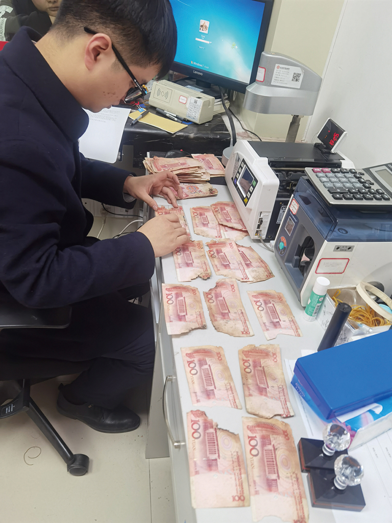孩子压岁钱意外被烧 银行暖心兑换6000元