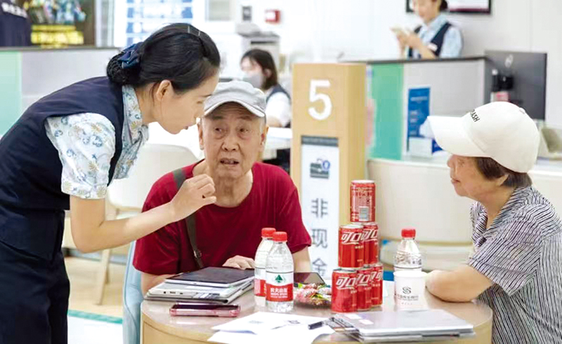 民生银行咸宁支行全力打造支付服务示范区 “暖心银发绿色通道”温暖老年客户心