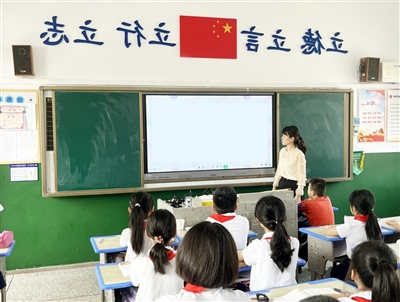 照亮学生心灵之路 ——记咸宁市第二小学语文教师王玮