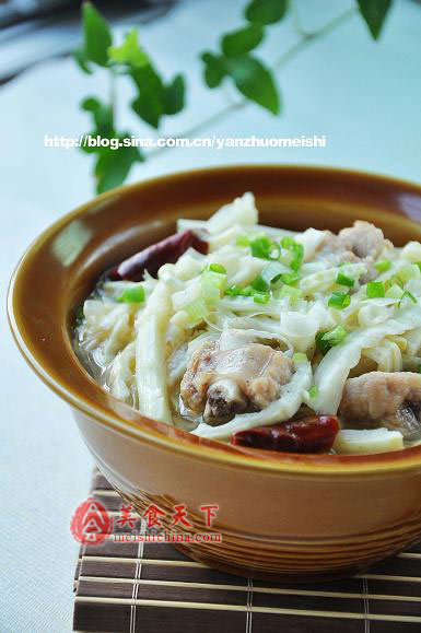 湖北风味菜：排骨笋丝