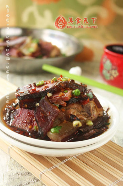 家的味道：腊肉蒸鸡
