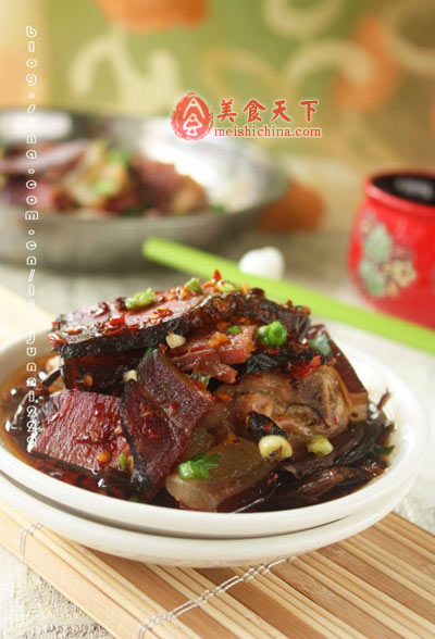 家的味道：腊肉蒸鸡